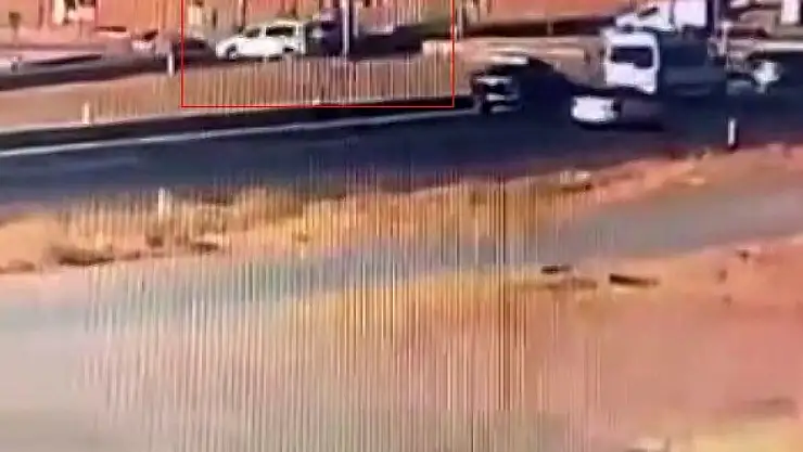 Anayoldaki kavşakta ters yöne girdi, kaza kaçınılmaz oldu