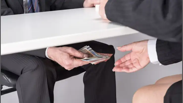 Aydın'da Hastanede Rüşvet Skandalı: Profesör ve Sekreteri Gözaltına Alındı