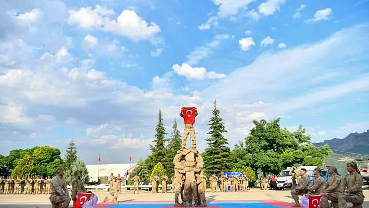 Bakan Göktaş, Tunceli'de Kıbrıs gazisiyle görüştü, jandarmanın kuruluş yıldönümüne katıldı