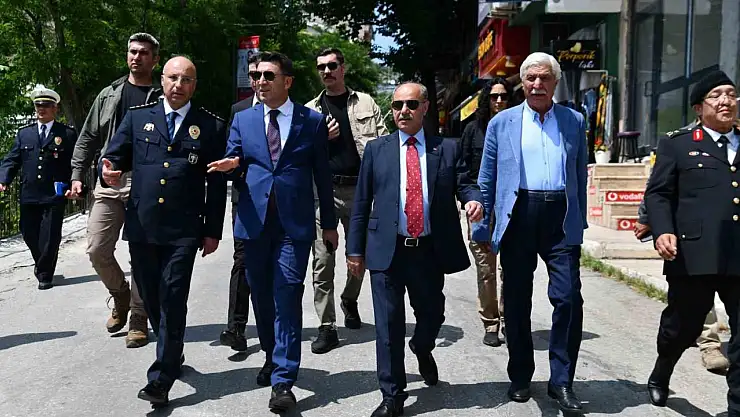 Bakan Yardımcısı Aktaş ve Vali Aygöl, vatandaşlarla bayramlaştı