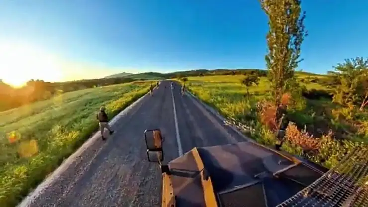 Bakan Yerlikaya: 'Diyarbakır'da 174 ton toz esrar elde edilebilecek 7 milyon 543 bin 818 kök kenevir ve skunk ele geçirdik'