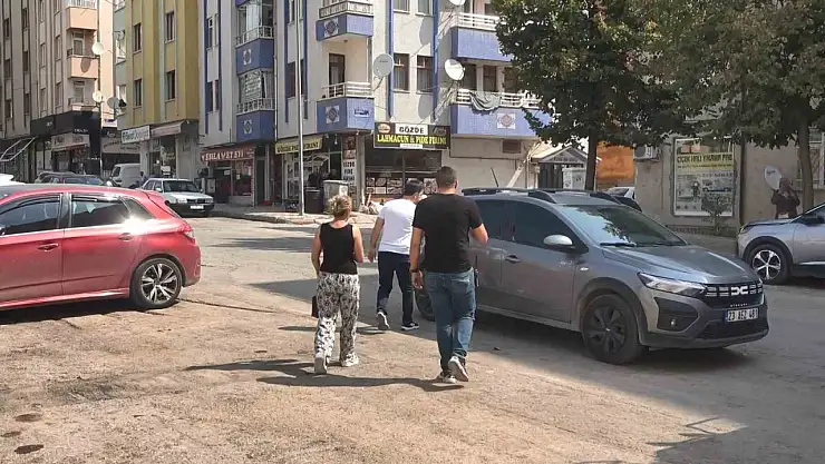 Balkona çıkıp atlamak istedi, polis ekiplerince ikna edildi