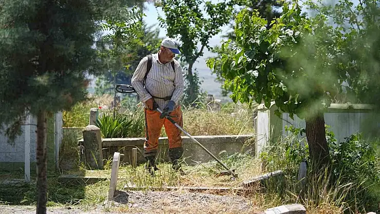 Battalgazi Belediyesi'nden mezarlıklarda bayram temizliği