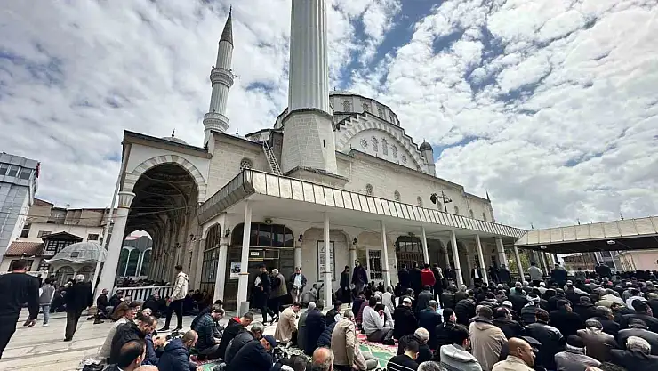 Bayram sonrası cuma namazı, yoğun katılımla kılındı