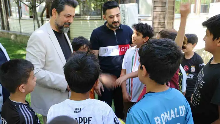 Birçok ilden büyük Bağlar ilçesinin sorunları yerinde dinlenip çalışmalar yapılıyor