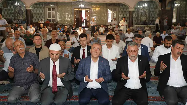 Camilerde 15 Temmuz şehitleri için mevlit