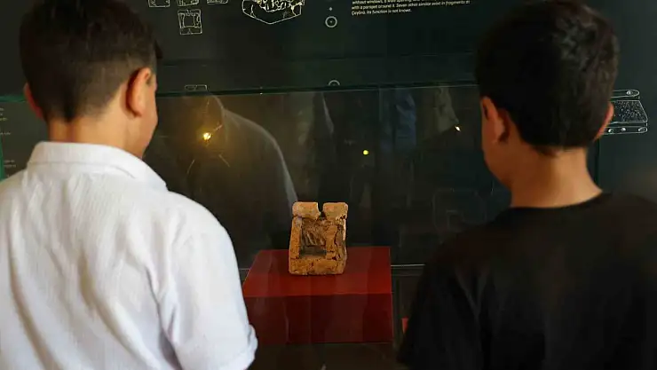 Çayönü Tepesi kazısından çıkartılan dünyanın ilk maket ev yapısı Diyarbakır Müzesi'nde sergileniyor