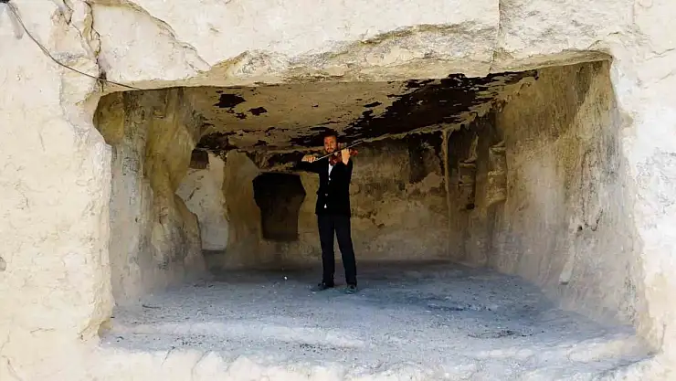 Çemişgezek'in tarihi İn Deliklerinde keman resitali