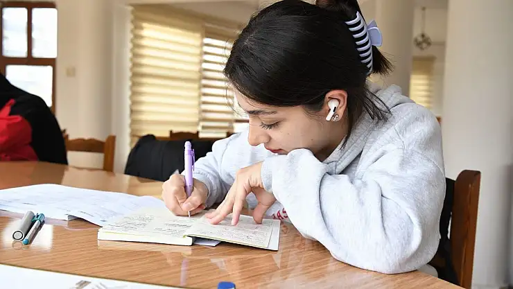 Çilesiz semt pazarı, modern kütüphane ile dönüşüyor