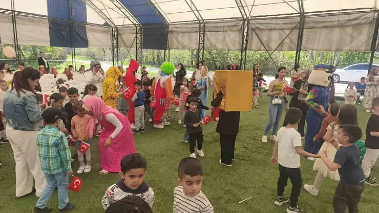 Çocuk şenliğinde 'büyük' mesajlar verildi