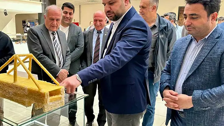 Çubuk makarnadan yapılan köprüler yarıştı