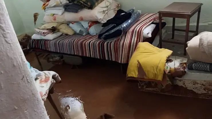 Darende'de  sağanak ve dolu su baskınlarına neden oldu