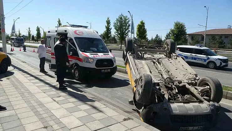 Devrilen ticari taksi ters döndü: 1 yaralı