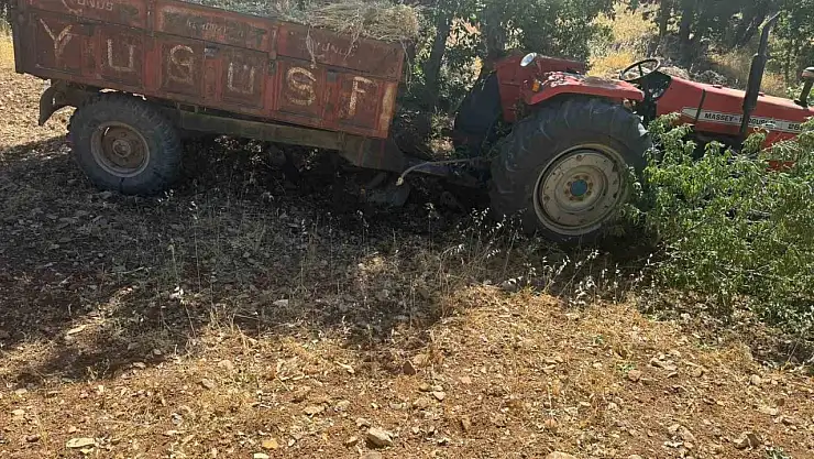 Devrilen traktörün altında kalan sürücü hayatını kaybetti