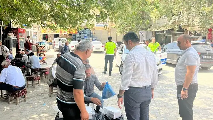 Dicle Kaymakamı Atış, İlçe Emniyet Amiri Özkan ile birlikte esnafı ziyaret etti