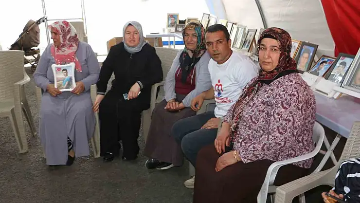 Diyarbakır anneleri PKK'nın kendini feshetmesiyle evlatlarına kavuşmayı bekliyor