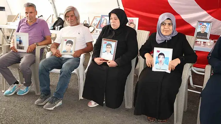 Diyarbakır anneleri terör örgütü PKK'nın silahları bırakmasını olumlu karşıladı