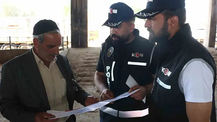 Diyarbakır Canlı Hayvan Borsası'nda satıcılar sahte para konusunda bilgilendirildi