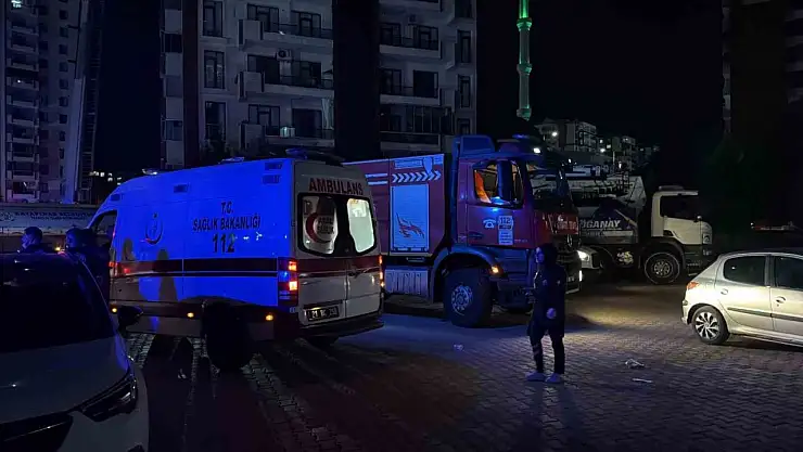 Diyarbakır'da 13 katlı binada çıkan yangın söndürüldü, soğutma çalışmaları sürüyor