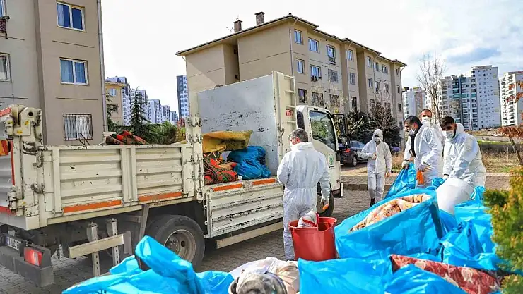 Diyarbakır'da 65 yaşındaki kadının evinde 30 torba çöp çıktı