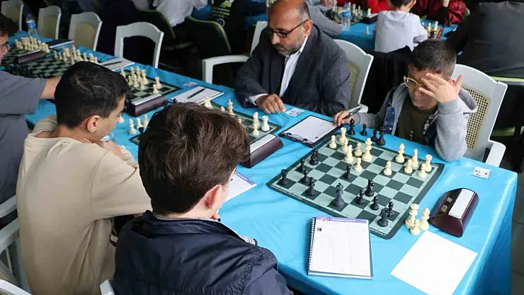 Diyarbakır'da 7'den 70'e satranç turnuvası
