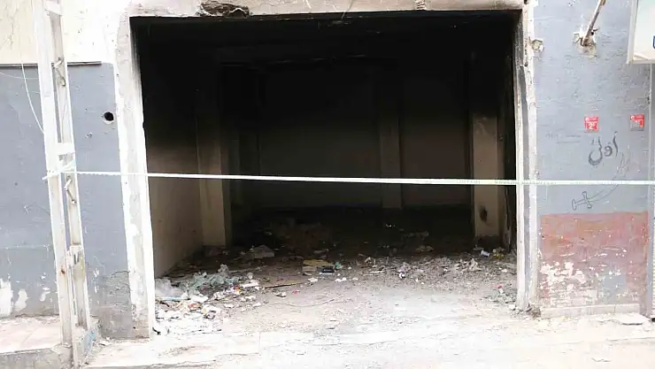 Diyarbakır'da ağır hasarlı apartman tehlike saçıyor