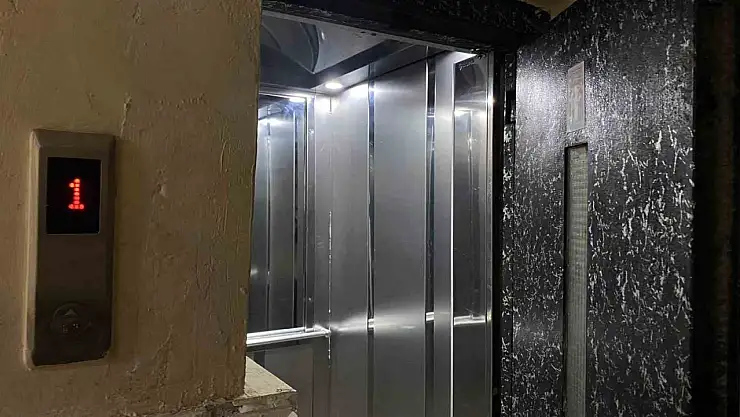 Diyarbakır'da asansör boşluğuna düşen apartman görevlisi hayatını kaybetti