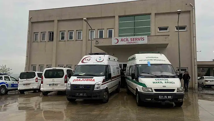 Diyarbakır'da bayramlaşmaya giden arkadaş grubu kaza yaptı: 1 ölü, 6 yaralı