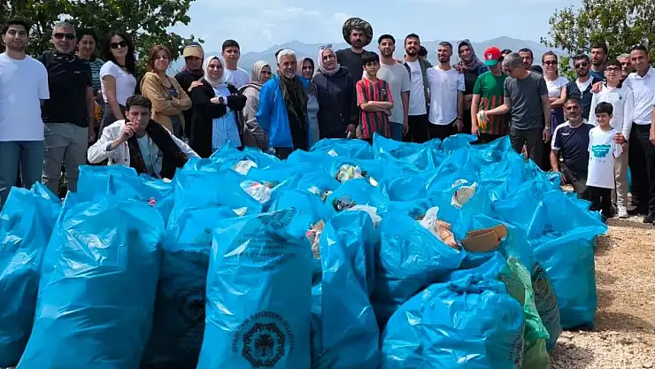 Diyarbakır'da doğaseverler torbalarca çöp topladı