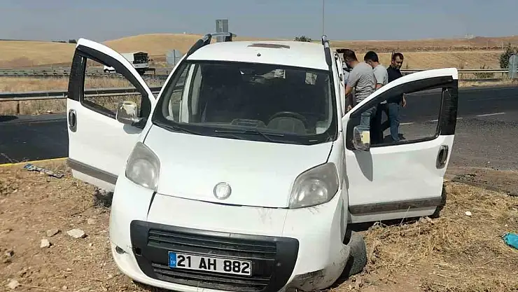 Diyarbakır'da hafif ticari ile otomobil çarpıştı: 5 yaralı