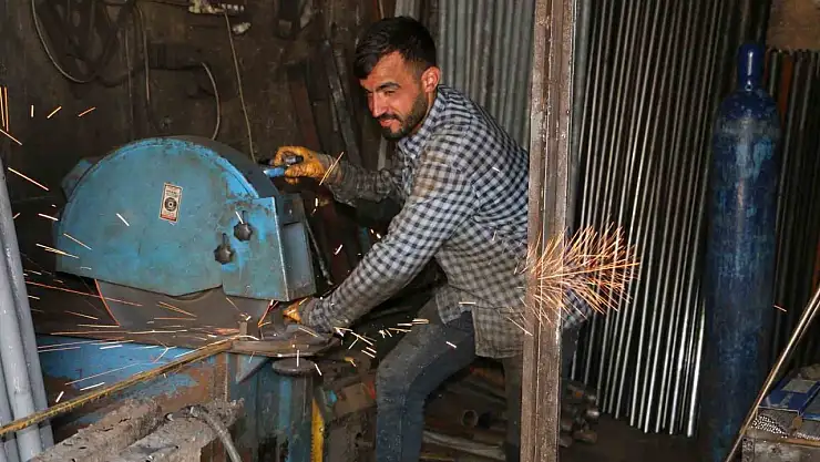 Diyarbakır'da hurdacı esnafı 1 Mayıs'ta da çalıştı