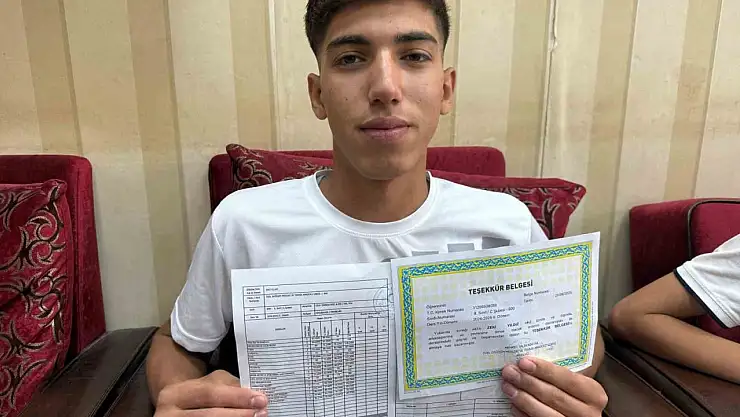 Diyarbakır'da karne hediyesi, başarılı öğrencilere ücretsiz saç tıraşı