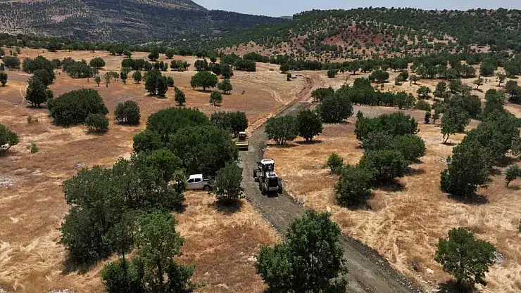 Diyarbakır'da köylerine dönen vatandaşların yolları inşa ediliyor