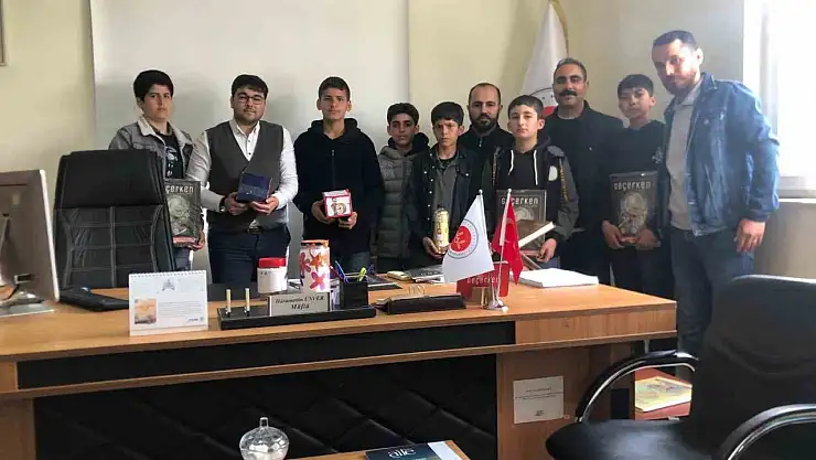 Diyarbakır'da lise öğrencileri biriktirdikleri parayı Filistin'e bağışladı