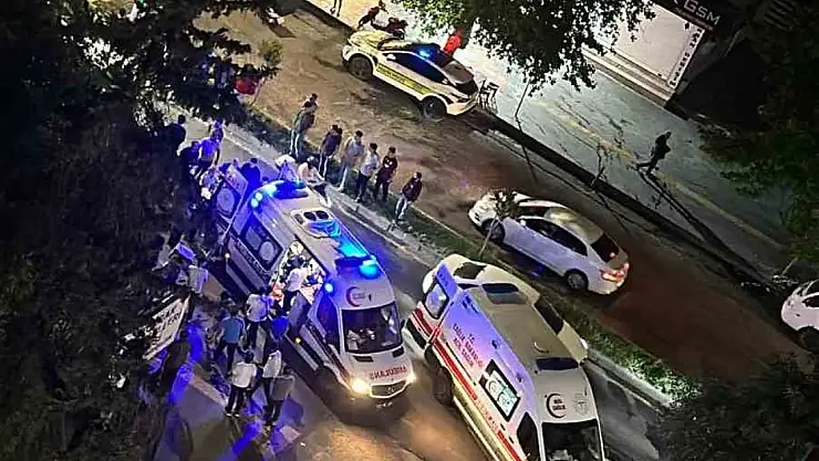 Diyarbakır'da motorkurye yayalara çarptı: 3 yaralı