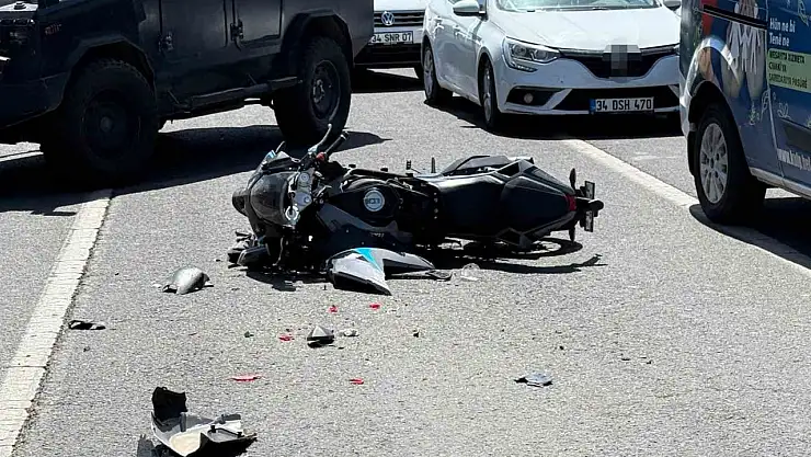 Diyarbakır'da motosiklet sürücüsü otomobile arkadan çarptı