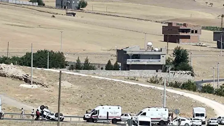 Diyarbakır'da otomobil takla attı: 2 yaralı