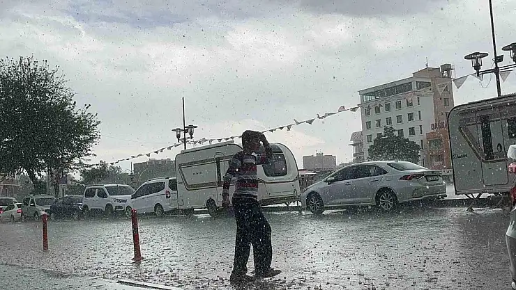 Diyarbakır'da sağanak ve dolu etkili oldu