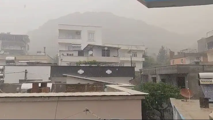 Diyarbakır'da sağanak ve dolu etkili oldu