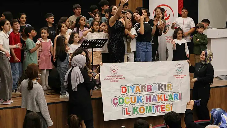 Diyarbakır'da şehit aileleri ve gaziler 'Aile Yılı' konserinde bir araya geldi