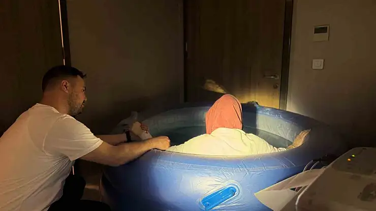 Diyarbakır'da suda gerçekleşen doğumda 3 kilo 600 gram ağırlığında bebek dünyaya geldi