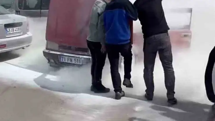 Diyarbakır'da Tofaş otomobil araç muayene istasyonunda alev aldı