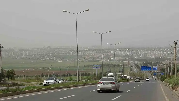 Diyarbakır'da toz taşınımına karşı uzmanından uyarı: 'Solunum yolu hastalığı olan kişilerde ciddi semptomlara neden olabiliyor'