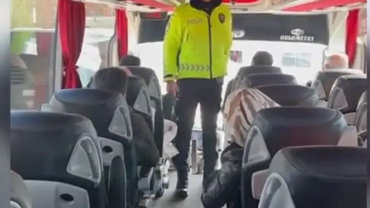 Diyarbakır'da trafik polislerinden sürücü ve yolculara 'emniyet kemeri' uyarısı