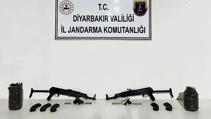 Diyarbakır'da üzeri taşla kapatılmış silahlar ve mühimmat ele geçirildi