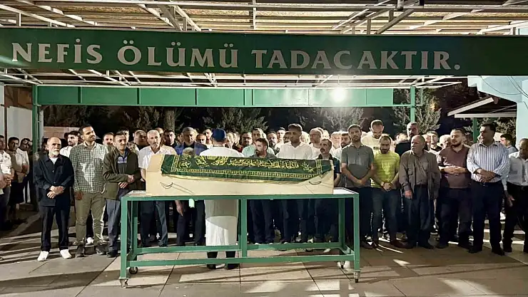 Diyarbakır'da yangında hayatını kaybeden anne ve üç çocuğu defnedildi