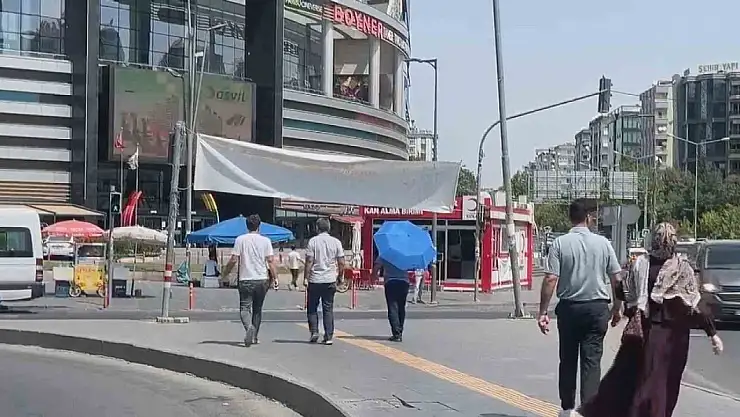 Diyarbakır sıcağında şemsiyeli çözüm