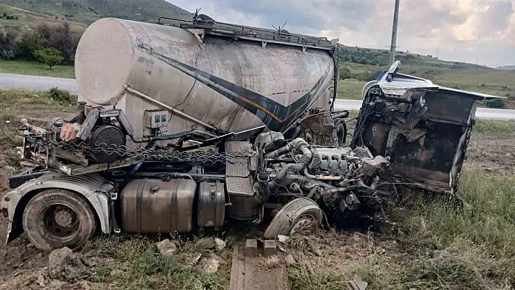 Doğanşehir'de tanker tarlaya devrildi, sürücü yaralandı