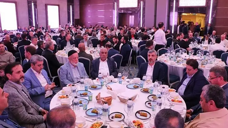 (Düzeltme) Binlerce kişi Diyarbakırlı hayırsever iş adamının mevlidinde bir araya geldi