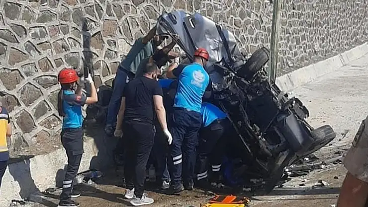 (Düzeltme) Tunceli'de korkunç kaza: 1'i ağır 6 yaralı